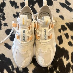 Nike Air Max White size 6 women’s tennis shoe